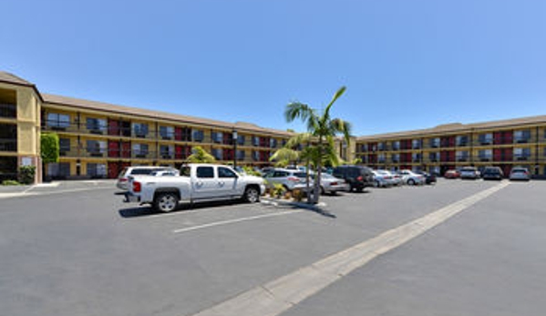 Best Western Plus Raffles Inn & Suites - Anaheim, CA