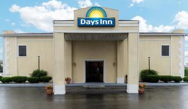 Days Inn by Wyndham Indianapolis East Post Road - Indianapolis, IN