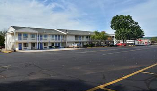 Motel 6 - Southington, CT