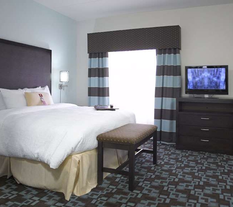 Hampton Inn & Suites Nashville @ Opryland - Nashville, TN