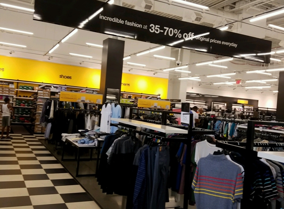 Bloomingdale's - Garden City, NY