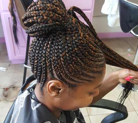 Blanca's Braids Hair Braiding Salon - Garden City, MI