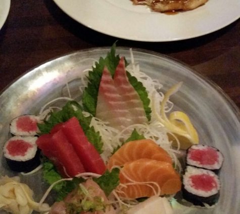 Fuji Yama - Clarksville, TN. Fresh sashimi lunch for me & delicious teriyaki chicken for my sister. Everything was great!