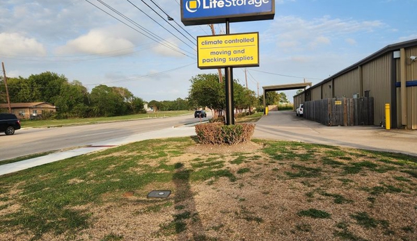 Extra Space Storage - Baytown, TX