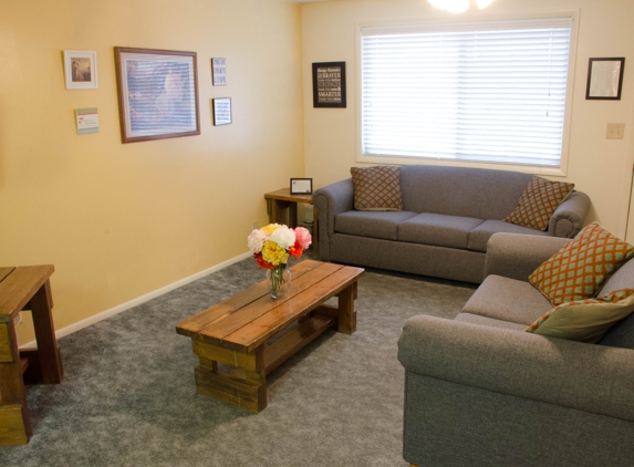 Royal Crest Apartments - Rexburg, ID