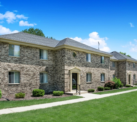 Stone Point Apartments - Menomonee Falls, WI