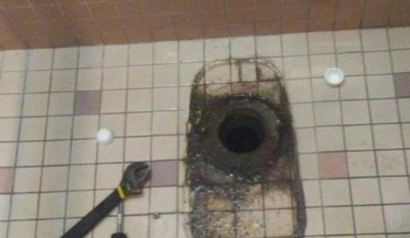 Commercial Building Service  Inc - Oregon City, OR. Toilet Repair (Wax Ring) Before