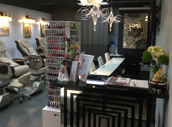 Del Mar Nails & Spa - Corona Del Mar, CA