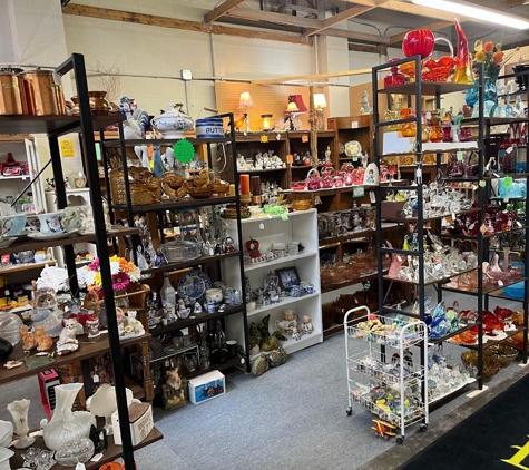 Teeks Antiques and Collectibles - Newton, KS