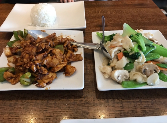 Chi's Chinese Cuisine - Northridge, CA