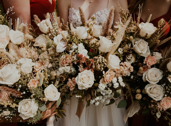 Garlands of Grace - Palmer, AK. Alaska weddings are the best weddings! Photo by Makenzie Walker.