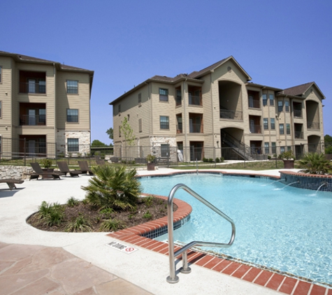 Carmel Canyon Apartments - San Antonio, TX