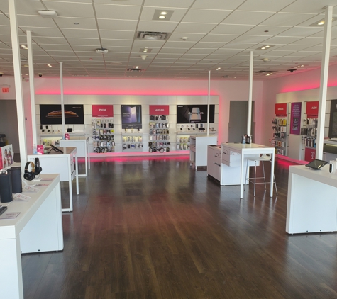 T-Mobile - Waukegan, IL