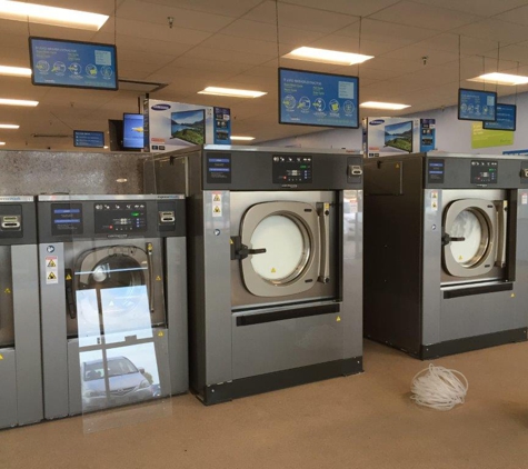 Skyline Laundry - Taylor, TX. Large capacity washers and dryers