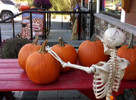 Lake Wanda Store - Highland Lakes, NJ