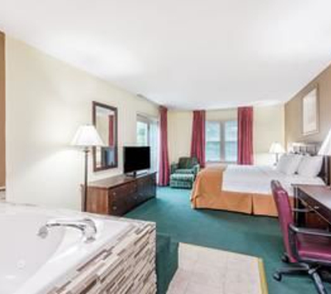 Ramada by Wyndham Groton - Groton, CT