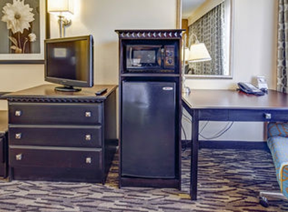 Hampton Inn & Suites Cleveland-Airport/Middleburg Heights - Middleburg Heights, OH