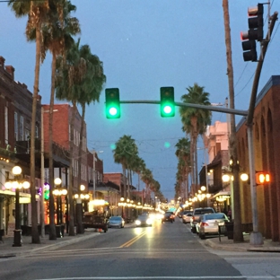 The Arbor Walk Apartments - Tampa, FL