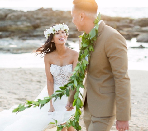 Simple Oahu Wedding