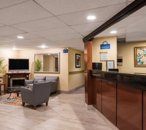 Days Inn by Wyndham Greenfield - Greenfield, MA