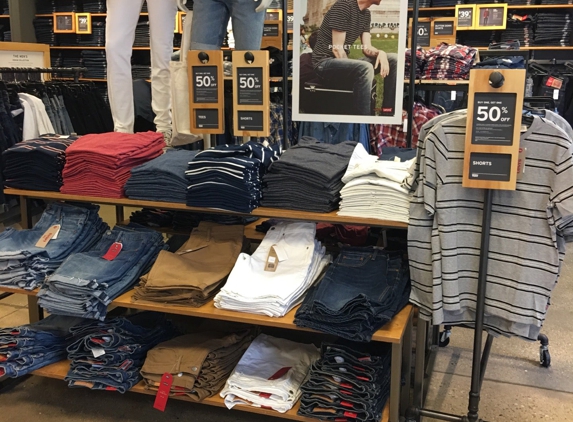 Levi's - Aurora, IL