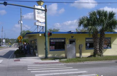 Town House Restaurant 139 N Central Ave, Oviedo, FL 32765 - Yellowpages.com