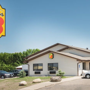 Super 8 by Wyndham Jamestown - Jamestown, ND