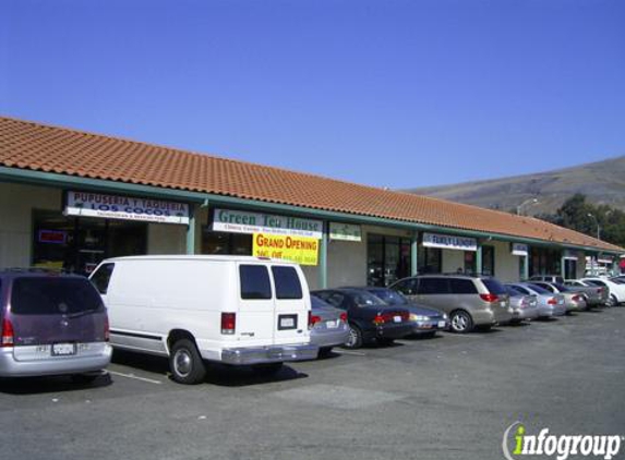 Pupuseria Y Taqueria Los Cocos - Hayward, CA