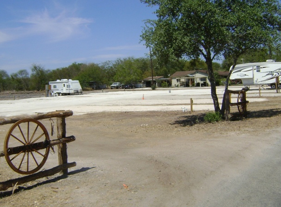 Ram's RV Park - Beeville, TX