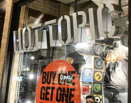 Hot Topic, 6600 Topanga Canyon Blvd, Los Angeles, CA, Family clothing  stores - MapQuest
