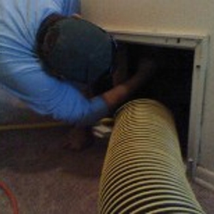 Royal Air Duct Cleaning - Itasca, IL. tech cleaning