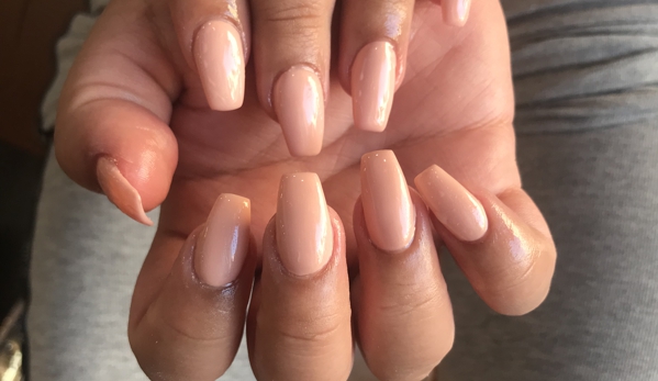 fabulash nails and dayspa - Rocklin, CA