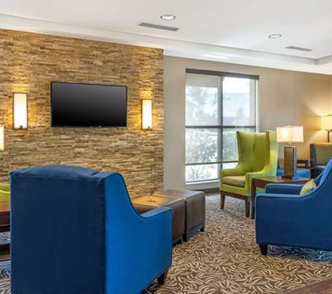 Comfort Inn & Suites At CrossPlex Village - Birmingham, AL