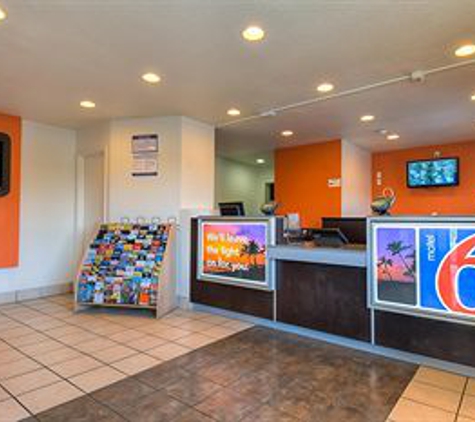 Motel 6 - Stanton, CA