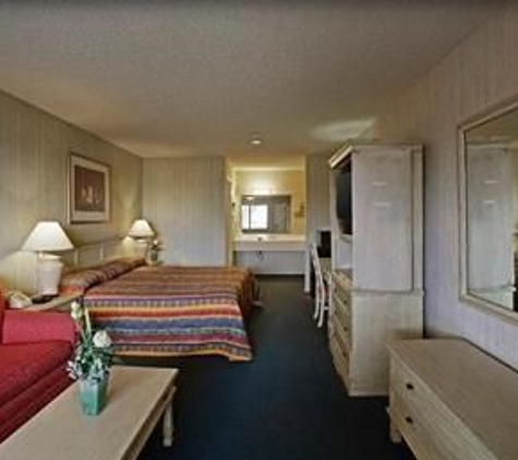 Days Inn by Wyndham Hemet - Hemet, CA