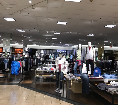 Nordstrom Woodfield Shopping Center - Schaumburg, IL