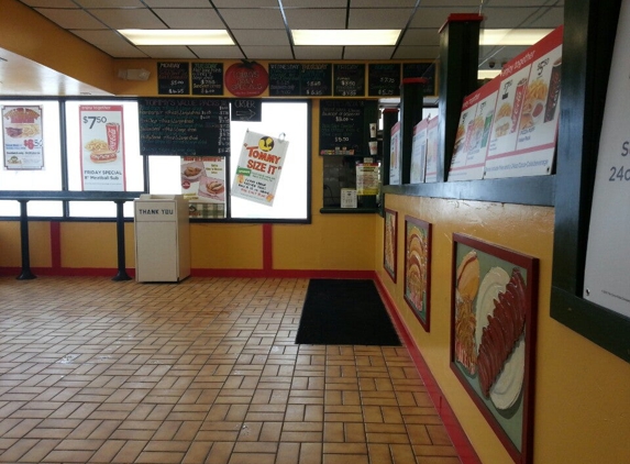 Tommy's Red Hots - Woodstock, IL