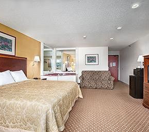 Super 8 by Wyndham Canton/Livonia Area - Canton, MI