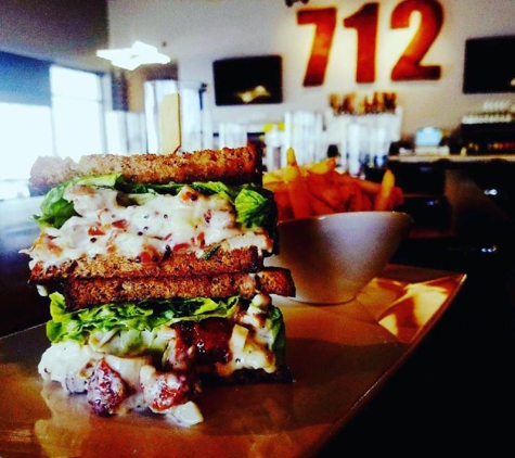 712 Eat + Drink - Council Bluffs, IA