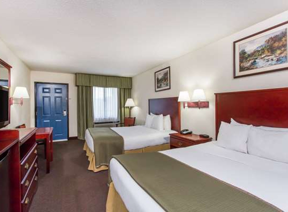 Baymont Inn & Suites - Manning, SC