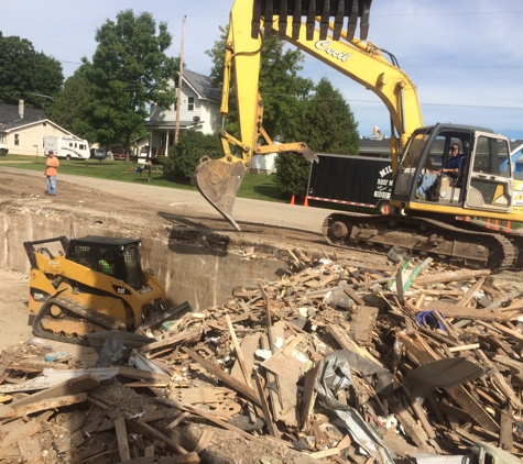 Cecil Trucking & Excavtg Inc - Cecil, WI