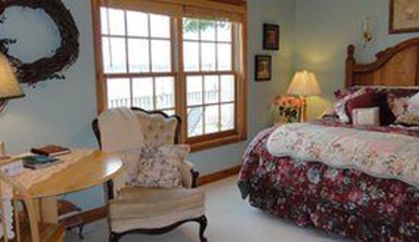 Torch Lake Bed & Breakfast - Central Lake, MI