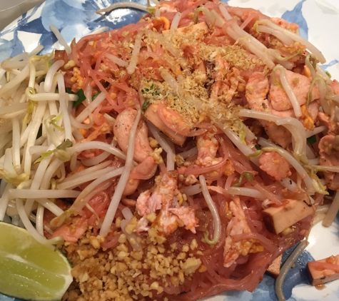 La Moon N A - Elmhurst, NY. Pink lady, AKA Padthai with pink noodle