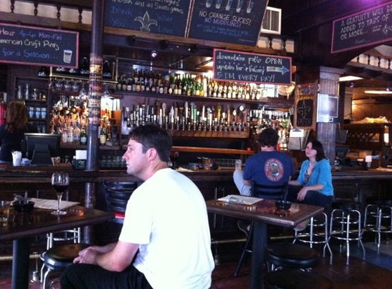 The Avenue Pub - New Orleans, LA