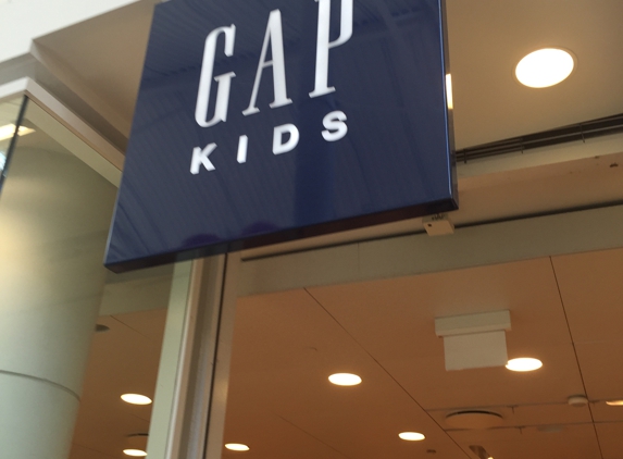 Gap - Roseville, CA