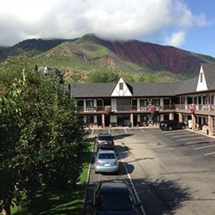 Silver Spruce Inn - Glenwood Springs, CO