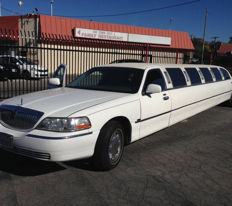 E-S Limo Service - Bakersfield, CA. Lincoln 2005 12 passengers.