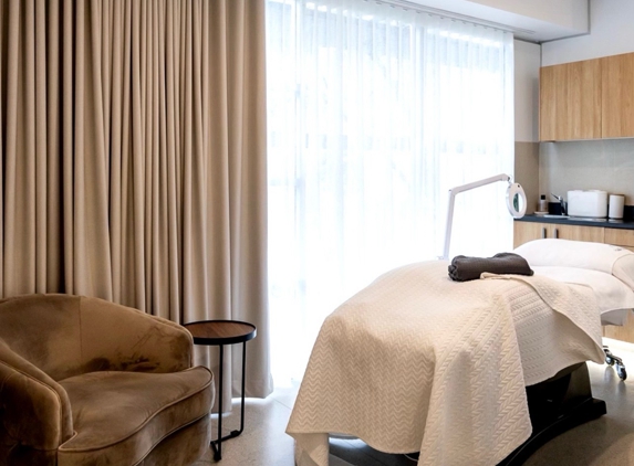 Chloe Regan Cosmetic Clinic - Noosaville, QLD