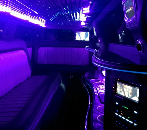 Celebrity Limousine & Party bus San Antonio - San Antonio, TX. 2016 Chrysler 300 interior