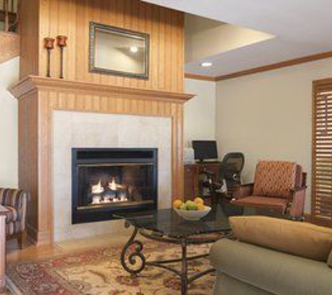 Country Inns & Suites - Davenport, IA